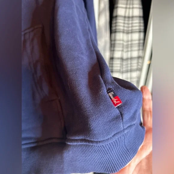 ✌️4 for $20✌️ Herschel hoodie - Picture 9 of 9